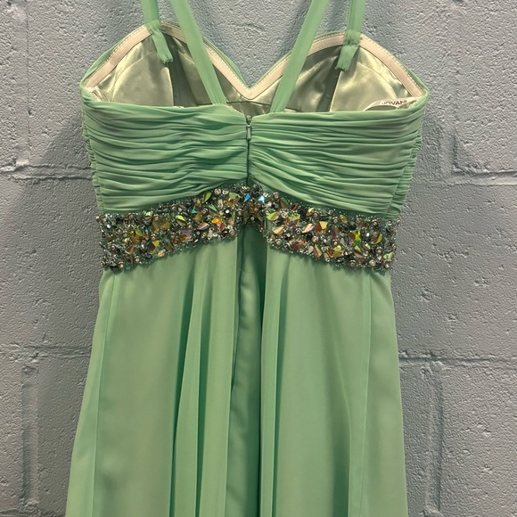 Good condition cocktail dress. Very flattering to the body. Mint green - Picture 2 of 3